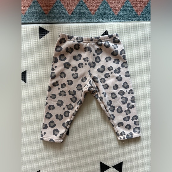Carter’s|Baby girl Leopard Print sweatpants,soft thick fabric—warm inside!•••24M - Picture 1 of 8